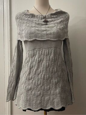 Women’s Light Gray Off-Shoulder Cable Knit Sweater